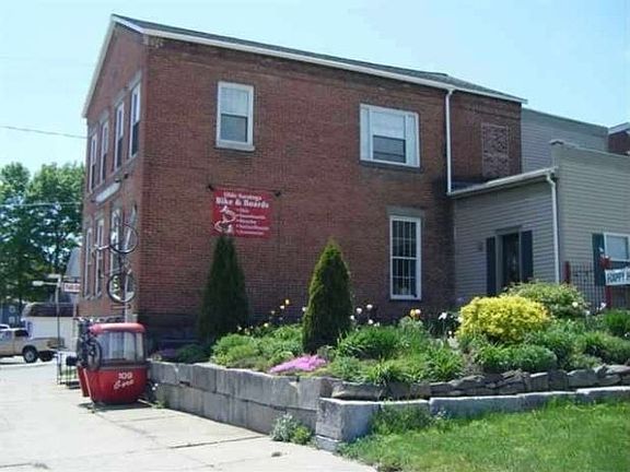 4th image of 123 Broad St