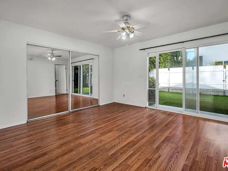922 S Bundy Dr — Photo 16