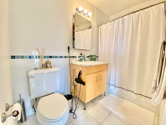 Rented by NY Living Solutions | media 32