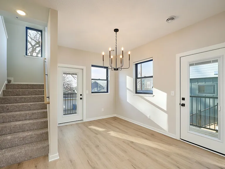 506 37th Ave NE #A — Photo 9