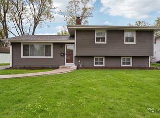330 Elmwood Dr, Naperville, IL