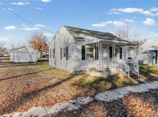 150 Maple St, Carrollton, IL 62016