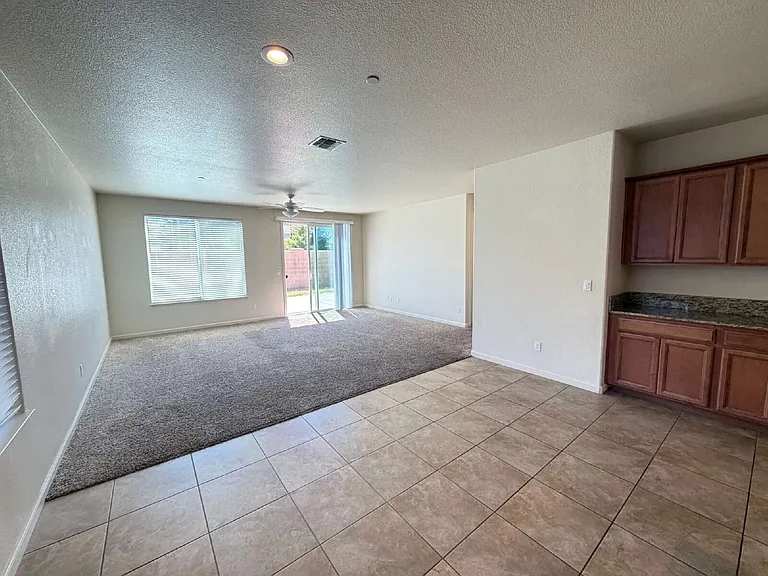 4476 Lindsey Ln — Photo 16