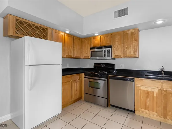 8400 W Charleston Blvd APT 111, Las Vegas, NV 89117
