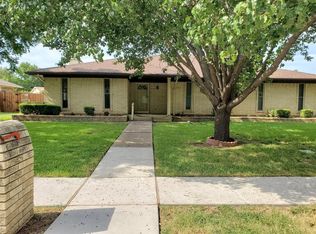 2121 Huntington Dr, Grand Prairie, TX 75051