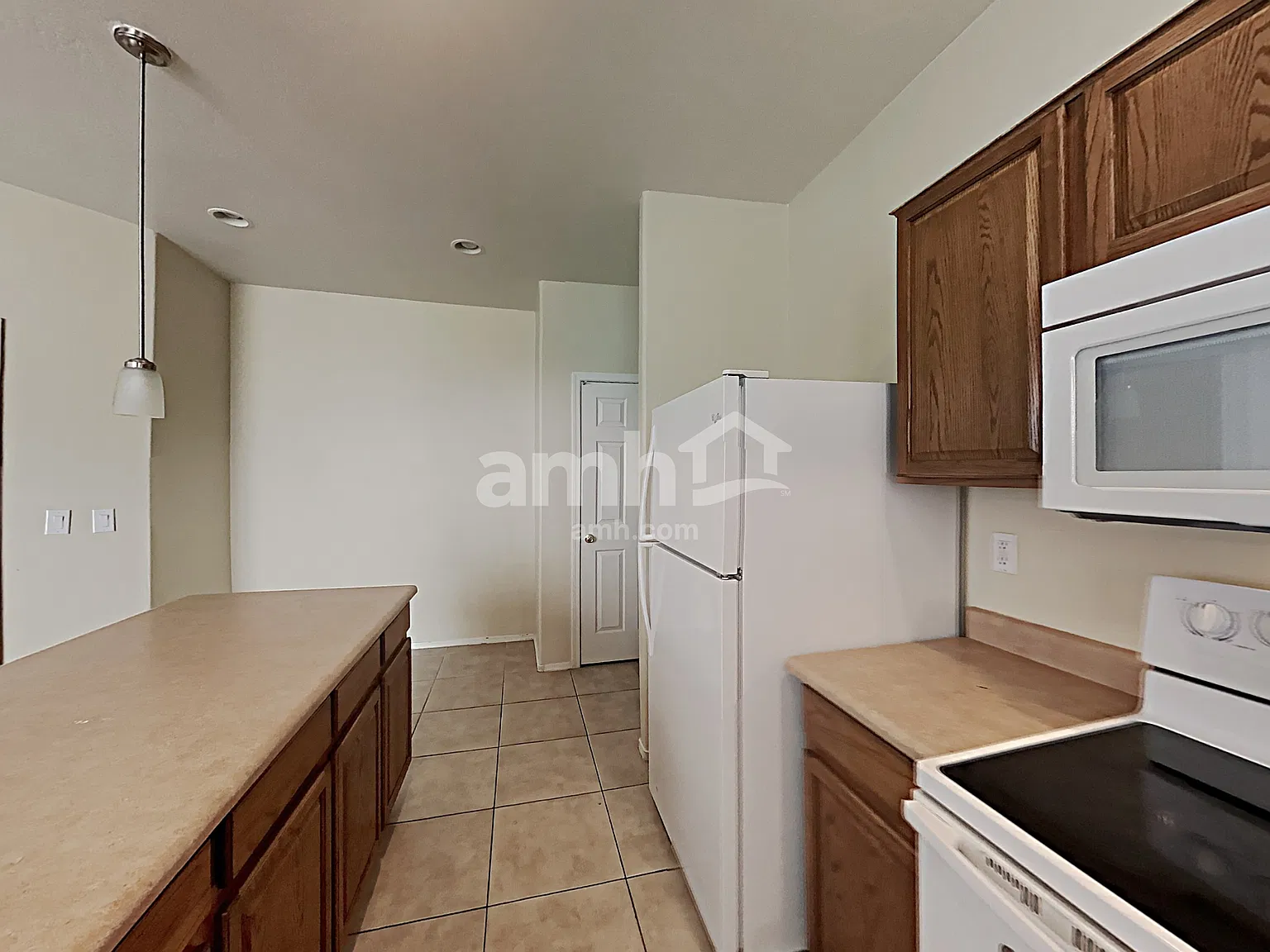 3 bed, 2.5 bath, 1522 sqft, $1,915 — Photo 4