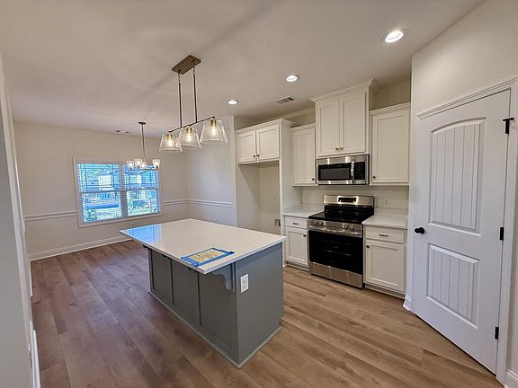 4th image of 7330 Pine Chase Dr