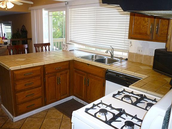 5th image of 3669 Woodley Dr