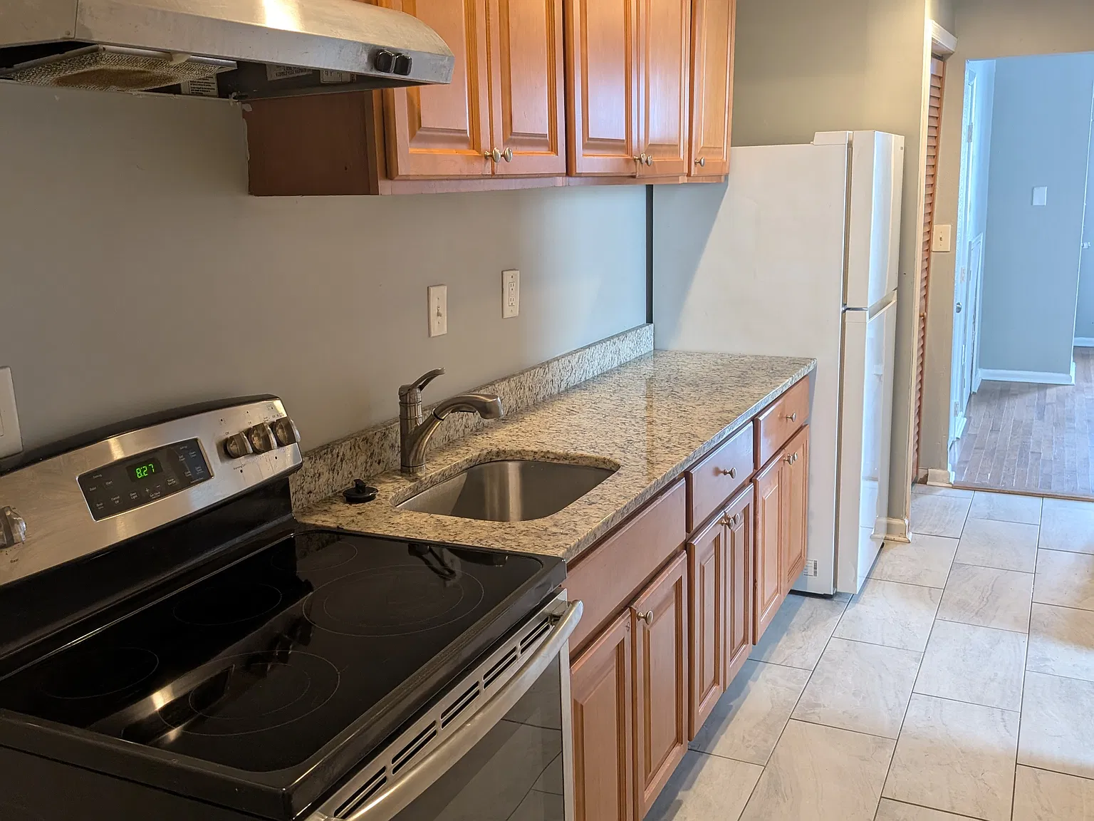 2 bed, 700 sqft, $2,100 — Photo 1