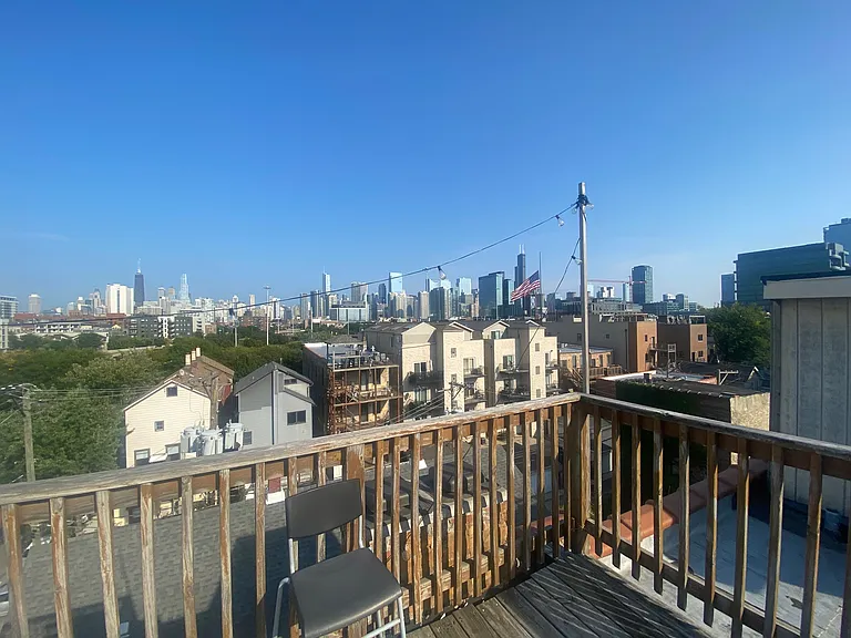 1151 W Erie St #3R — Photo 3