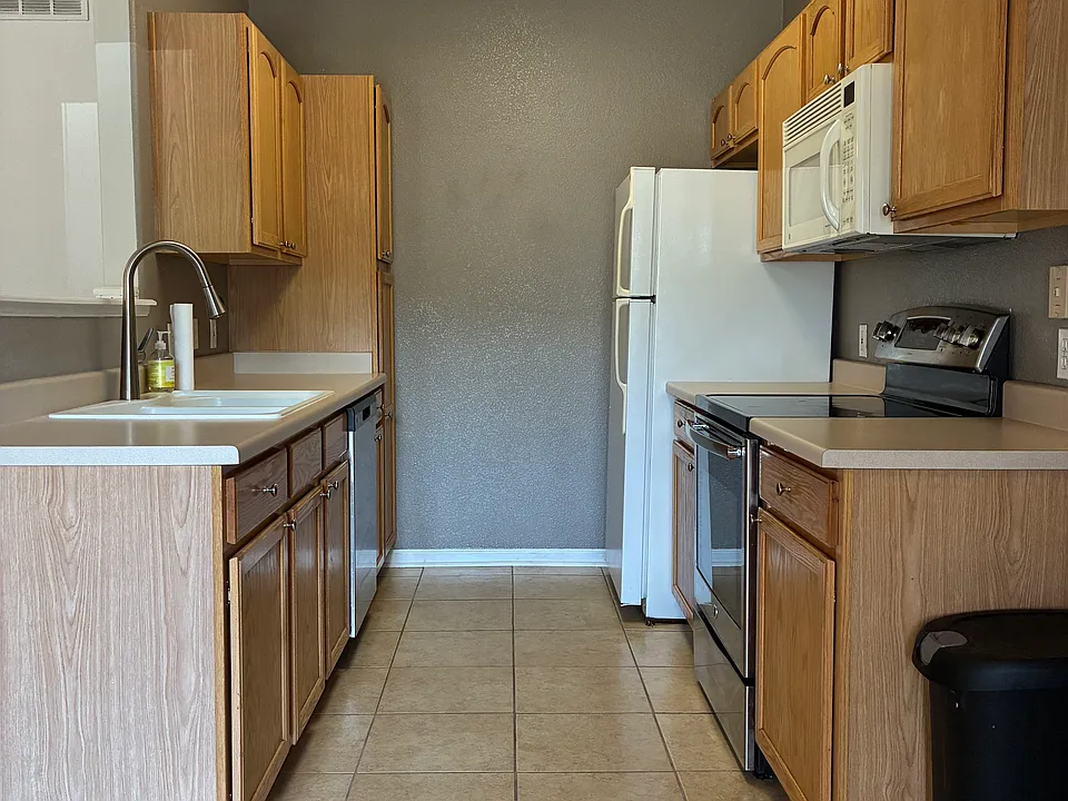 Dishwasher, Oven/Stove, Microwave, Refrigerator