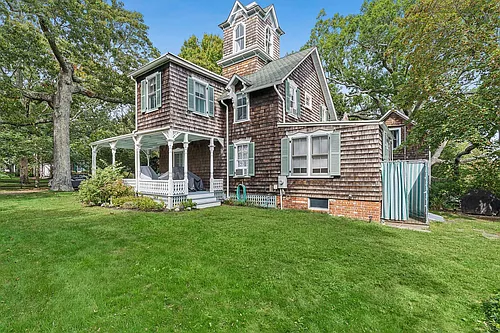 16 Wesley Ave Photo 1