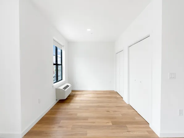 175 West 7th Street image 4 of 33