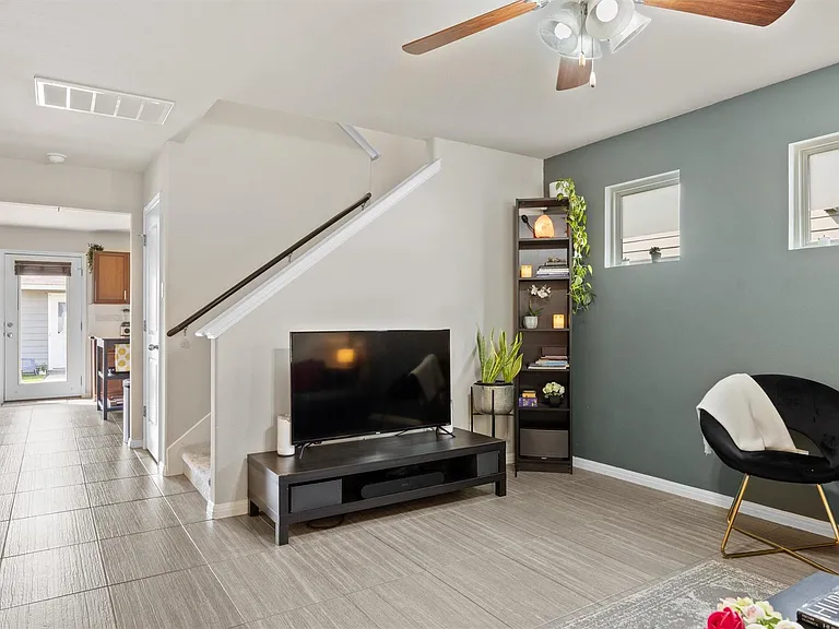 369 S Brook Dr — Photo 9