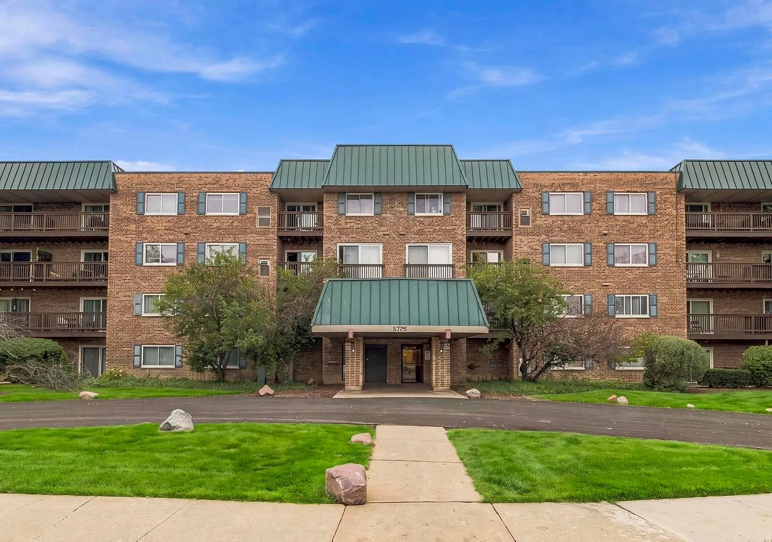 2 bed, 1100 sqft, $1,999 — Photo 1