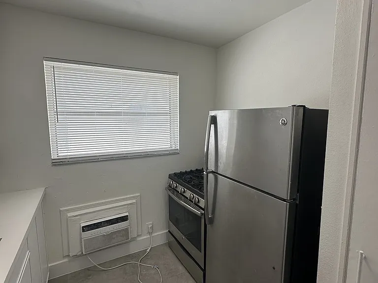 1225 Normandy Dr #8 — Photo 4