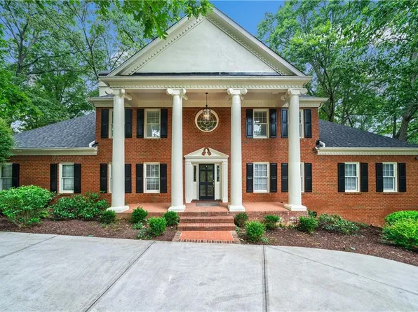 11 Heards Overlook Ct, Sandy Springs, GA 30328