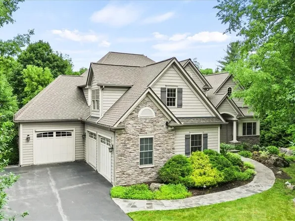 28 Legacy Cir, Penfield, NY 14526