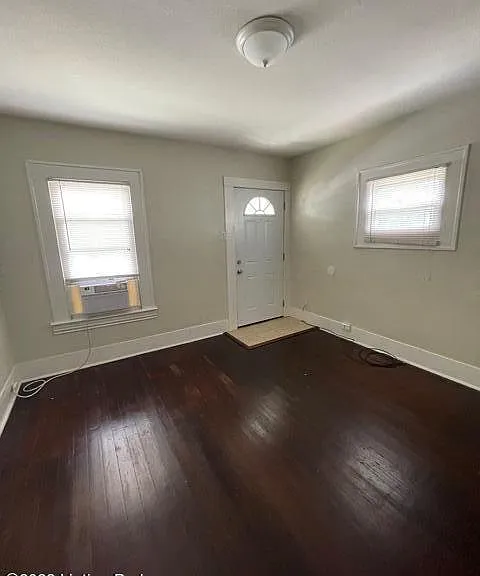 2138 Crittenden Dr — Photo 5
