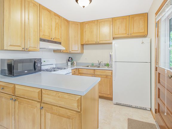 4th image of 451 Tulip Dr