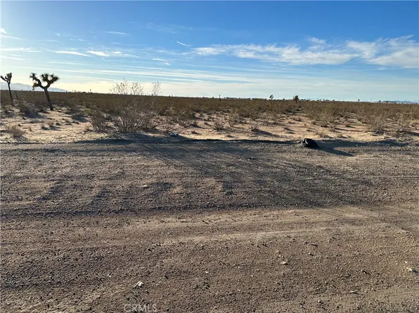 10 Koala Rd, Adelanto, CA 92301