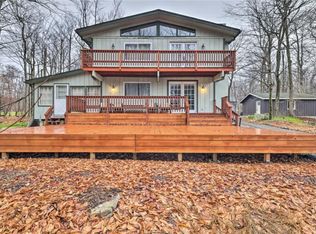 2519 Country Club Dr, Tobyhanna, PA 18466