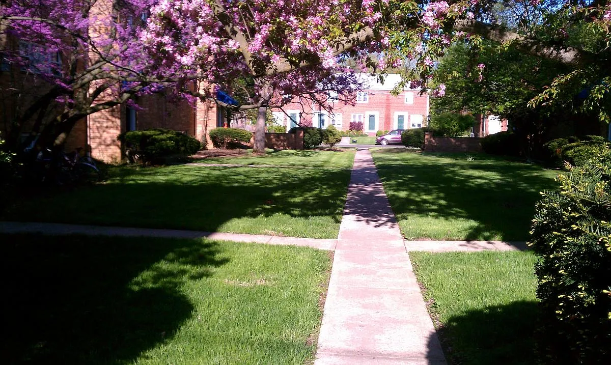1826 N Star Ave — Photo 1