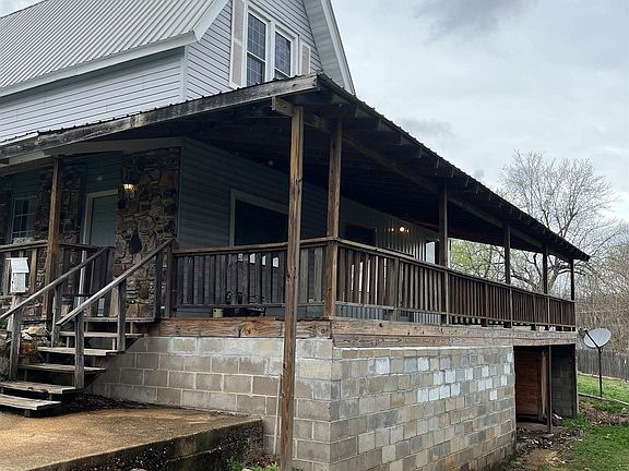 3rd image of 695 Summit Ave