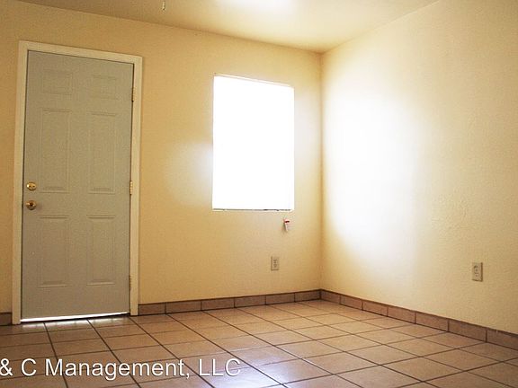 2nd image of 327 Vermont St NE APT B