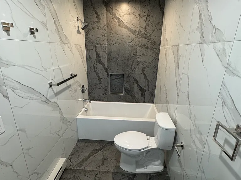 661 W Broadway #3 — Photo 3