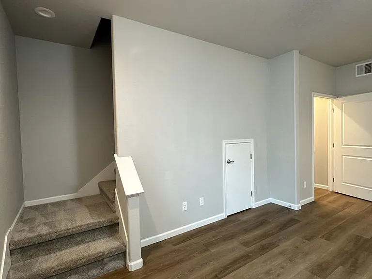 414 S Summit St #101-104 — Photo 3