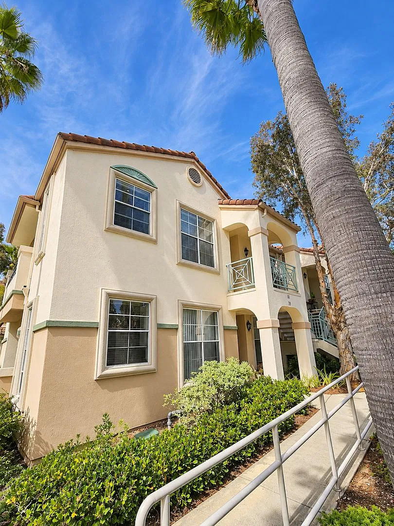 2 Bedroom Upper Unit In Carmel Valley — Photo 1