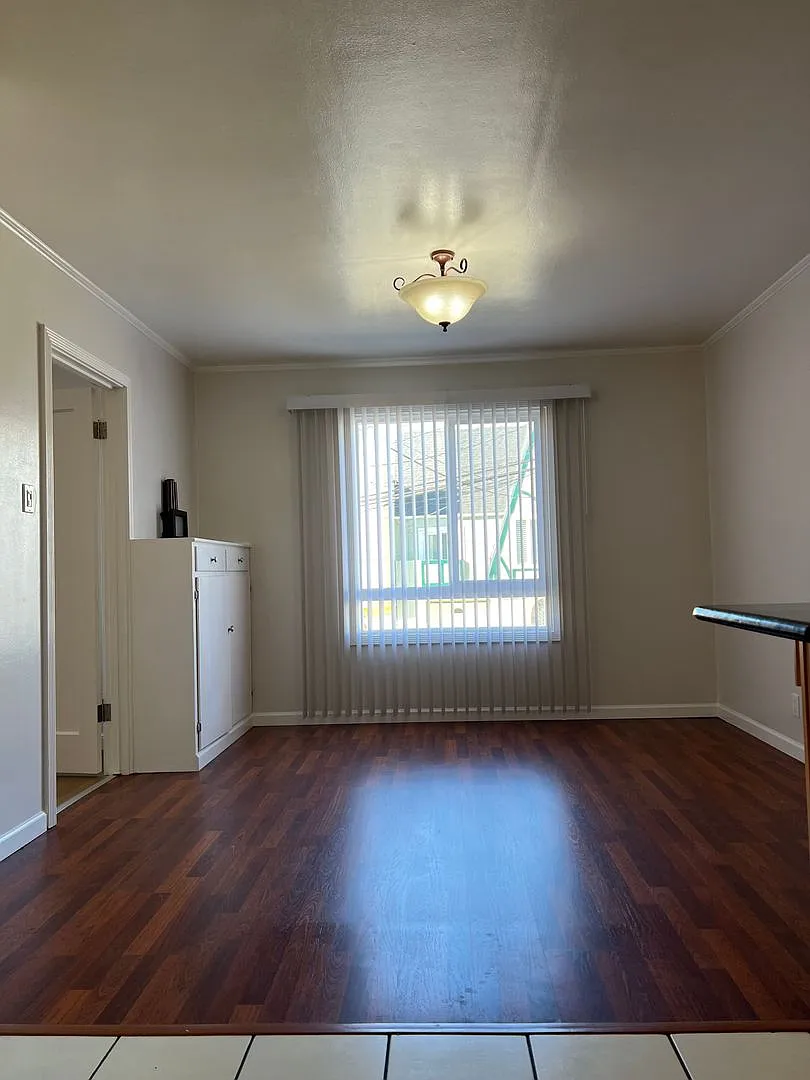 3725 — Photo 2