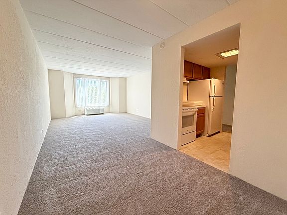 5th image of 1 Renaissance Pl Unit 505
