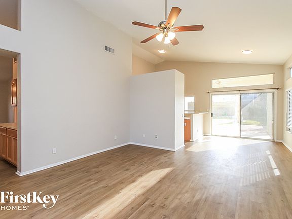 3rd image of 1315 E Linda Ln