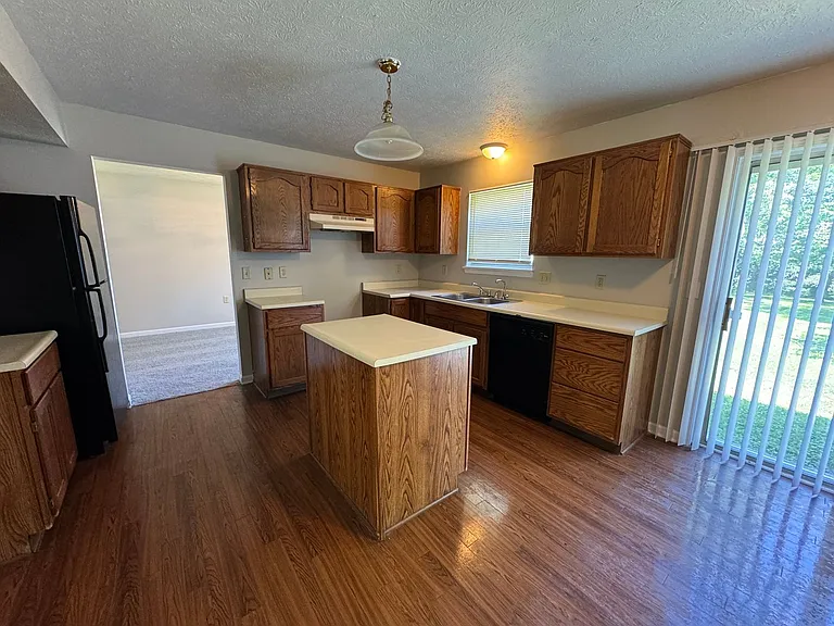 5538 N Meadow Dr — Photo 9