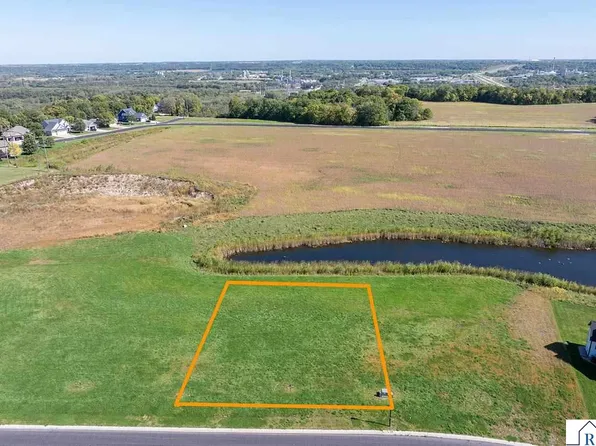 2144 Deerwood Dr, Mankato, MN 56003