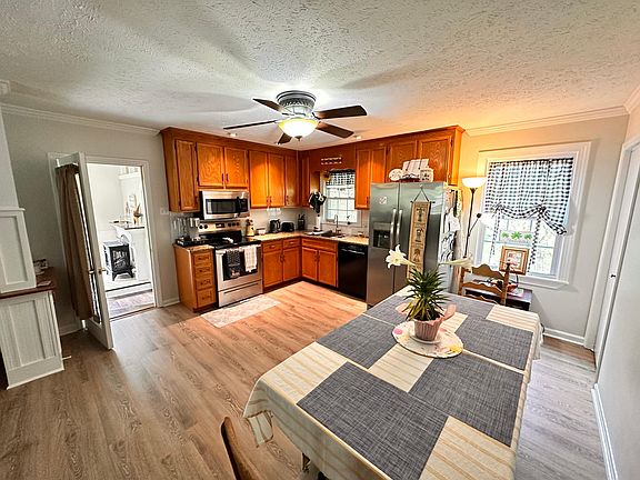 3rd image of 53 Paw Paw Dr