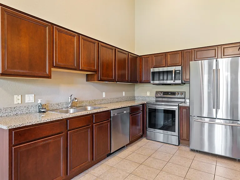 2256 E Huntington Dr — Photo 11