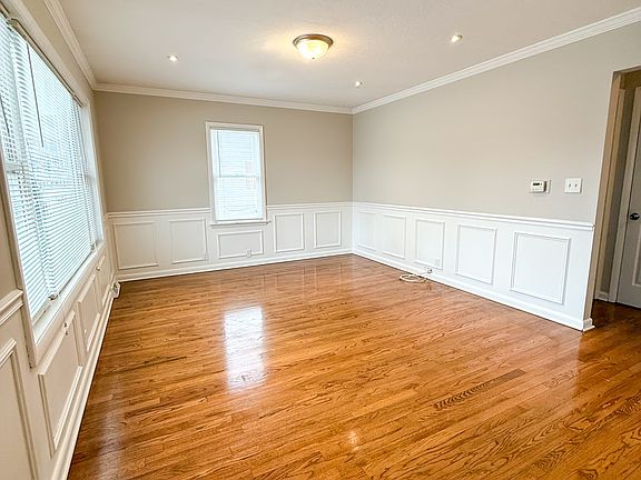 3rd image of 1039 S Pleasure Ct