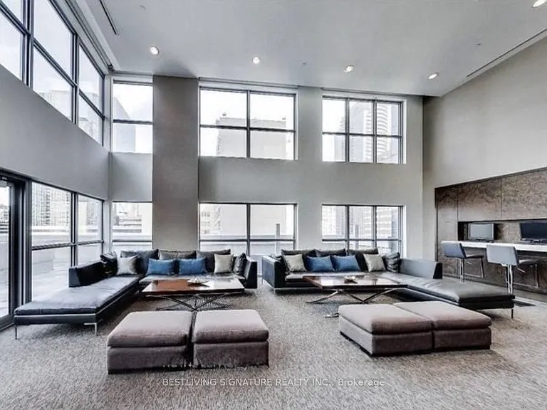 386 Yonge St #1409 — Photo 18