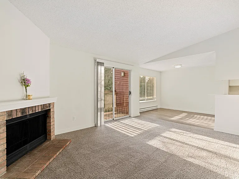 Pointe East — Photo 17
