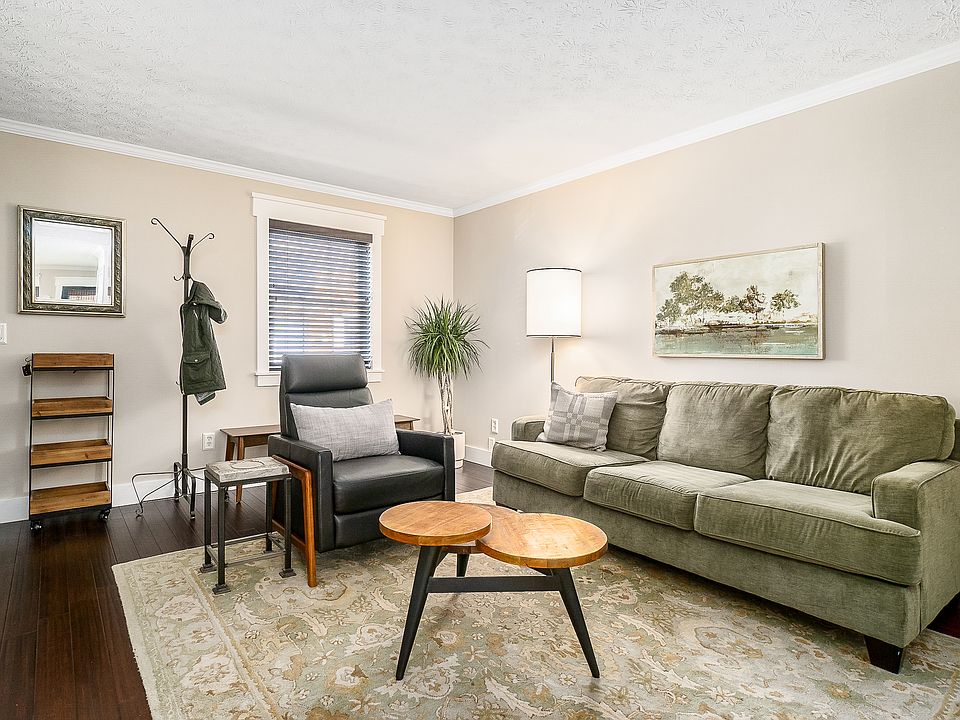 1st image of 3042 Dorris Ave