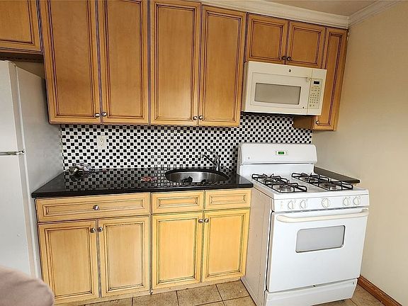 5th image of 12405 Jamaica Ave