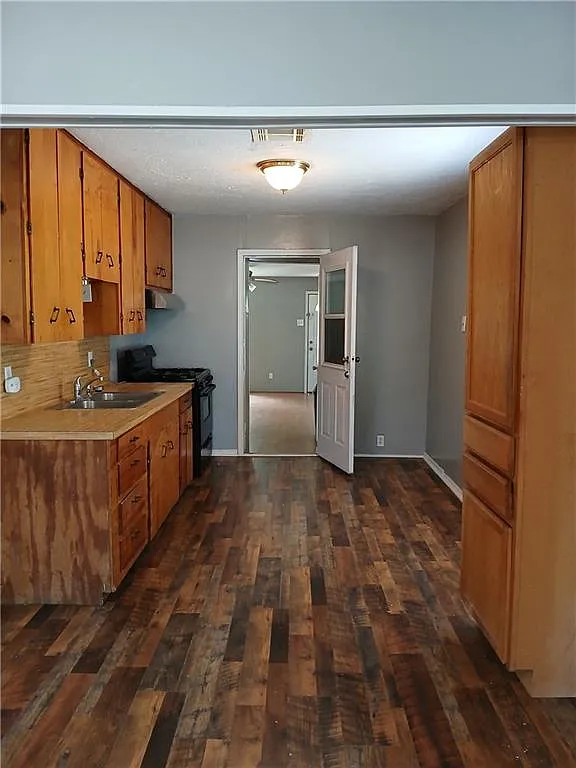 3 bed, 1100 sqft, $1,450 — Photo 2