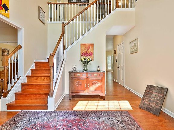 5th image of 115 Sweetwater Dr