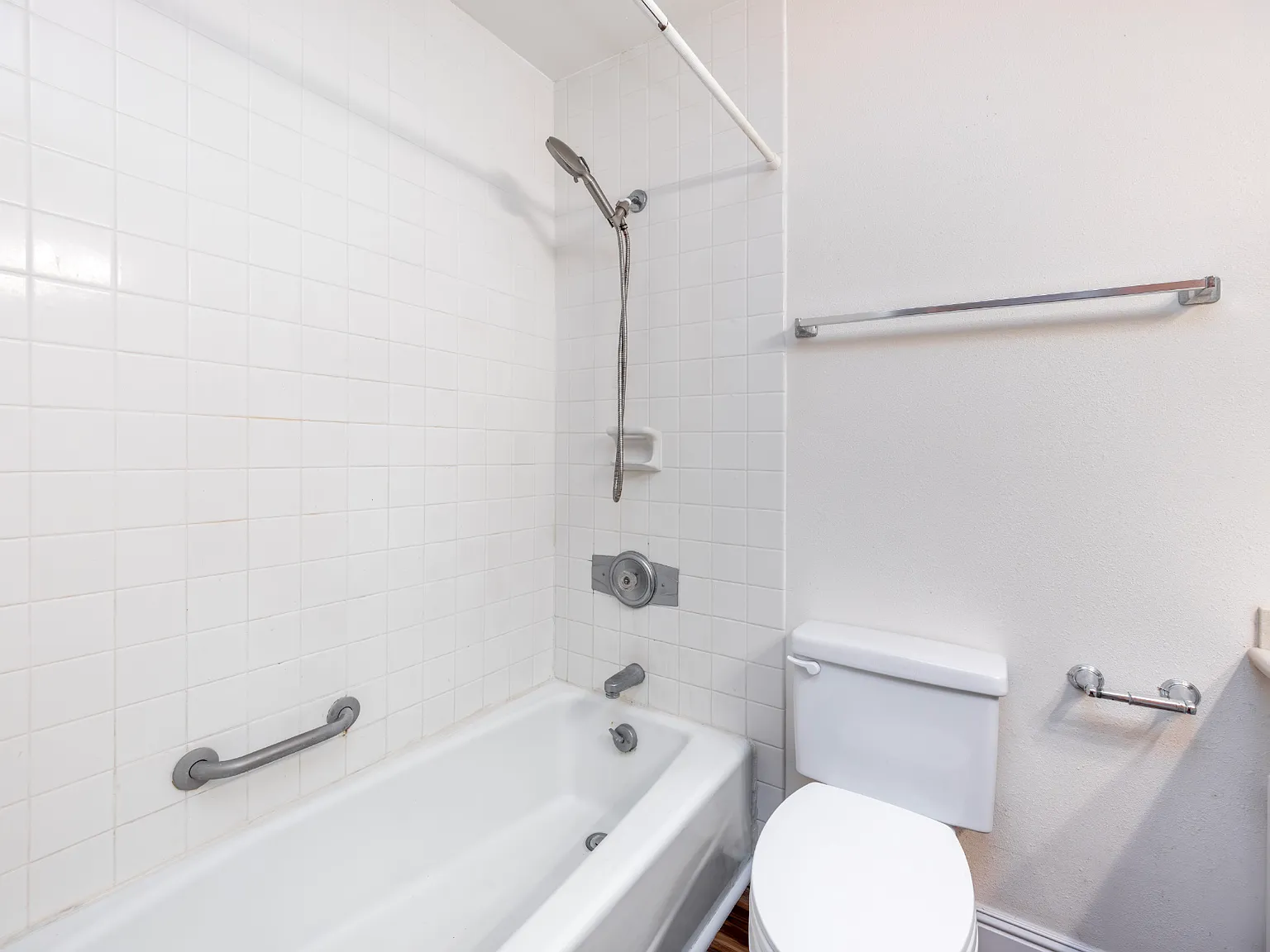 2 bed, 944 sqft, $3,500 — Photo 4