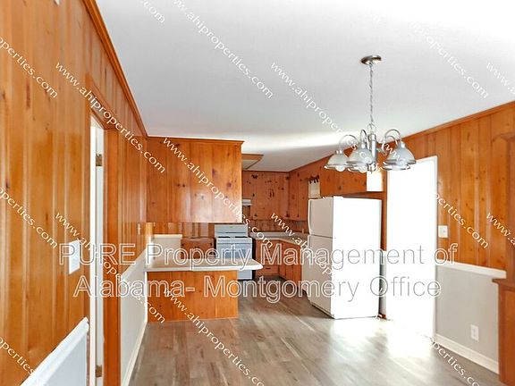 3rd image of 3520 Royal Crest Dr