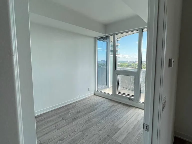 15 Holmes Ave S #1709 — Photo 14