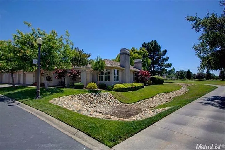 9596 Golf Course Ln photo 1